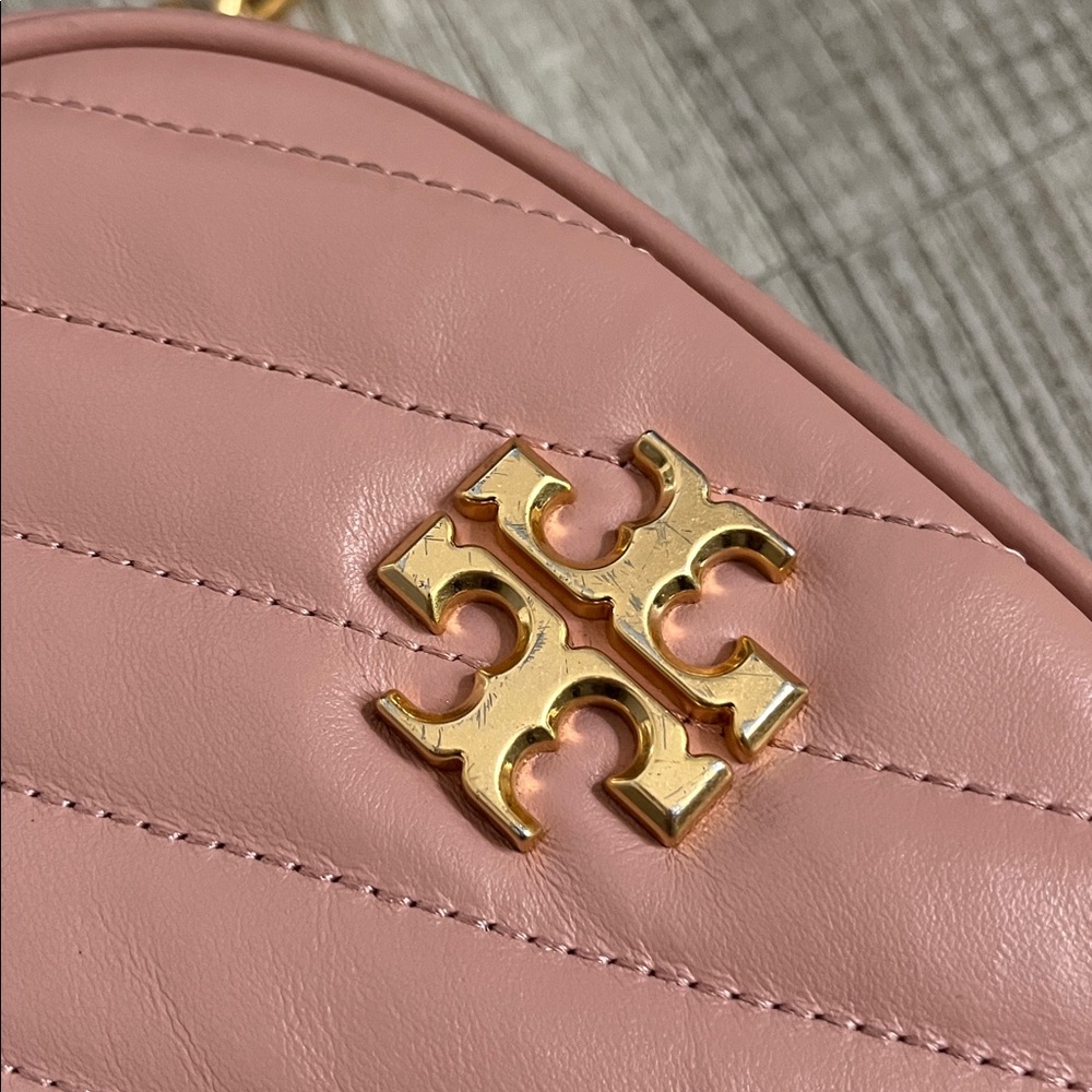 Tory Burch Kira Chevron Camera Bag - Picture 4 of 14